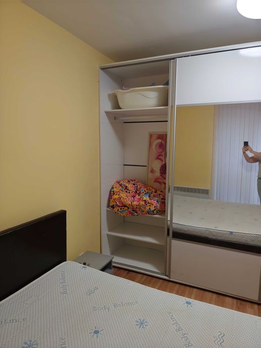 Голям гардероб с плъзгащи врати – 240×180×60 см