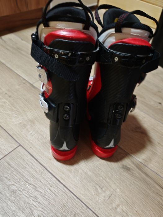 Продавам състезателни ски обувки Атомик