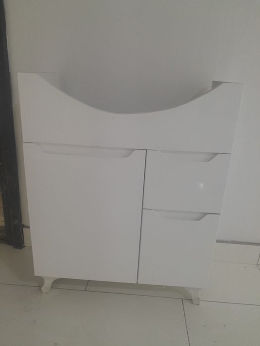 Rakvina shkaf vanna uchun