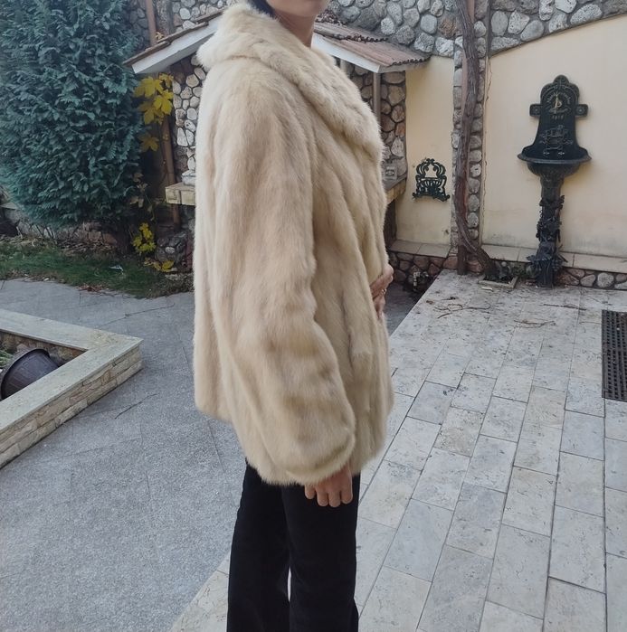 Vând haina de blana nurca