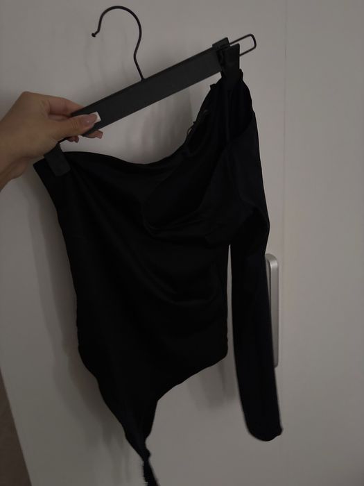 Вечерний топ на одно плечо