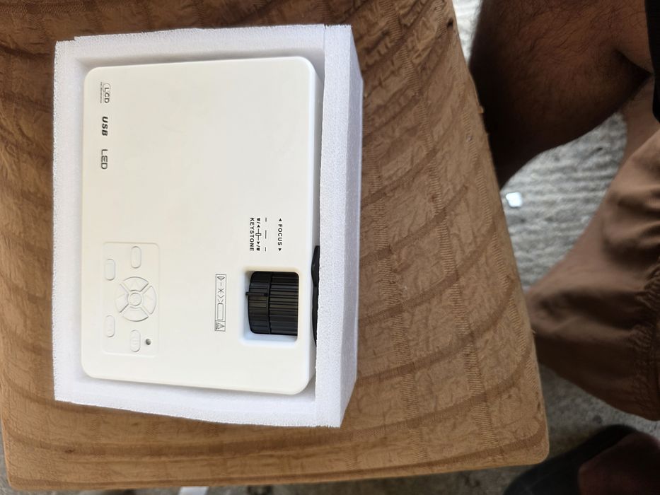 Mini proiector purshe H-01 HD,bluetooth,HDMI,USB