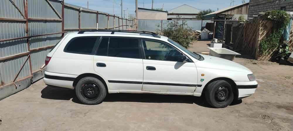 TOYOTA CARINA 1996 универсал