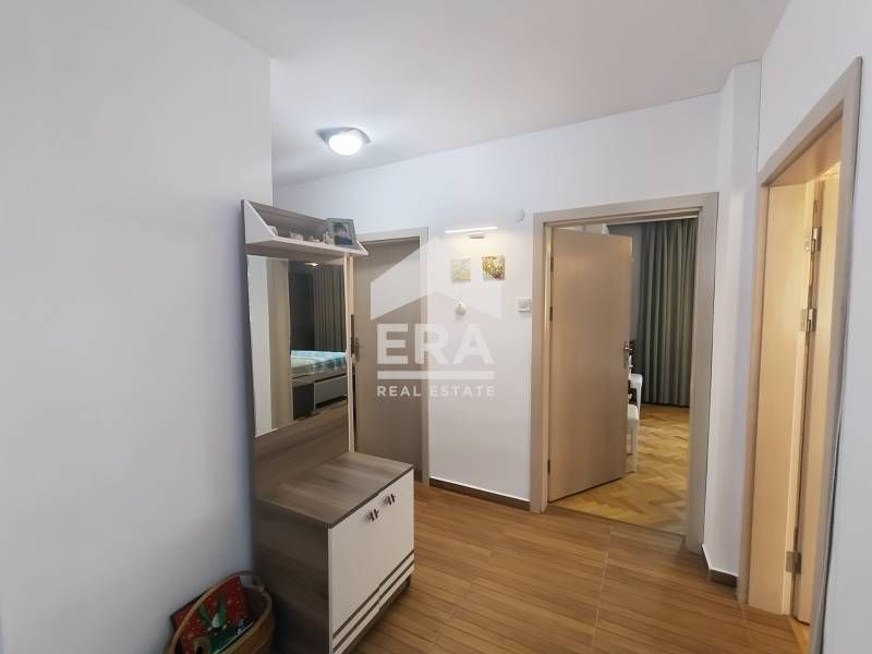 Обзаведен тристаен апартамент