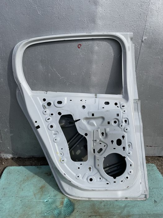 Задна лява врата за Peugeot 208 Пежо 208  2019-2023г