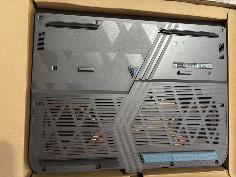 Laptop gaming MSI Vector 16 HX AI. A2XWIG 2.5k 240hz 500nits  RTX 5080