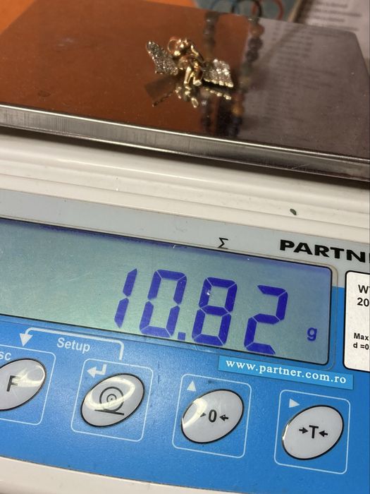 Pandantiv ingeras aur cu diamante