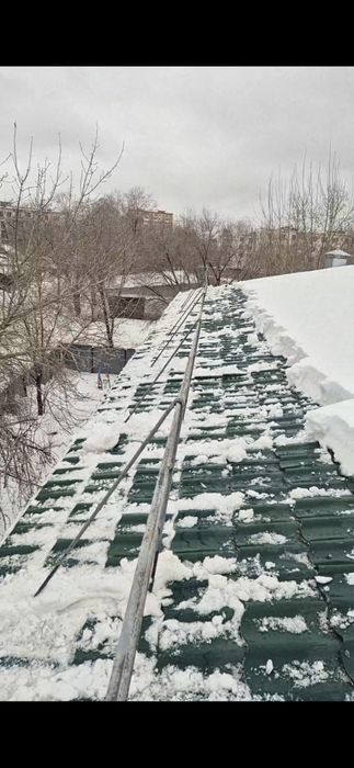 Чистка снега крыш