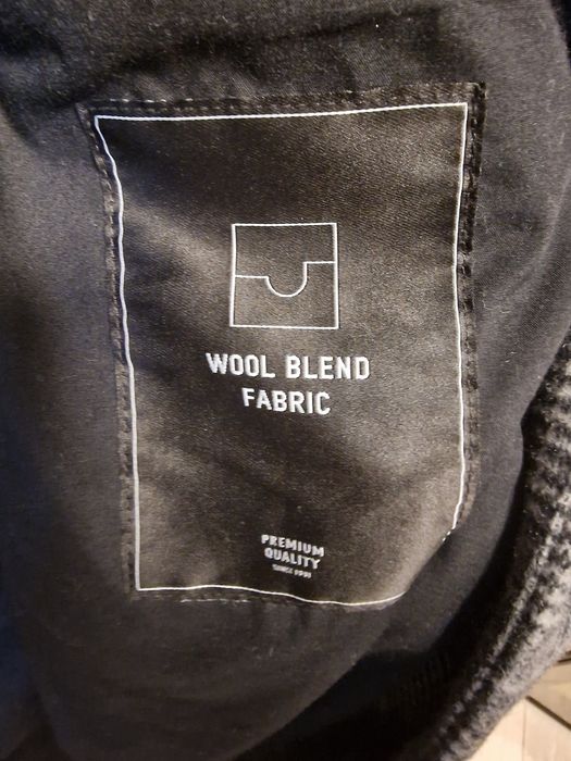 Много стилно мъжко палто Pull and bear