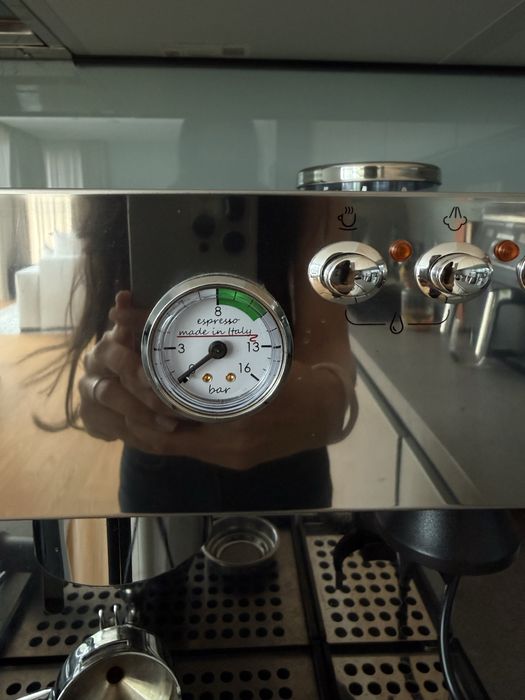 Espressor manual cu manometru si rasnita LELIT