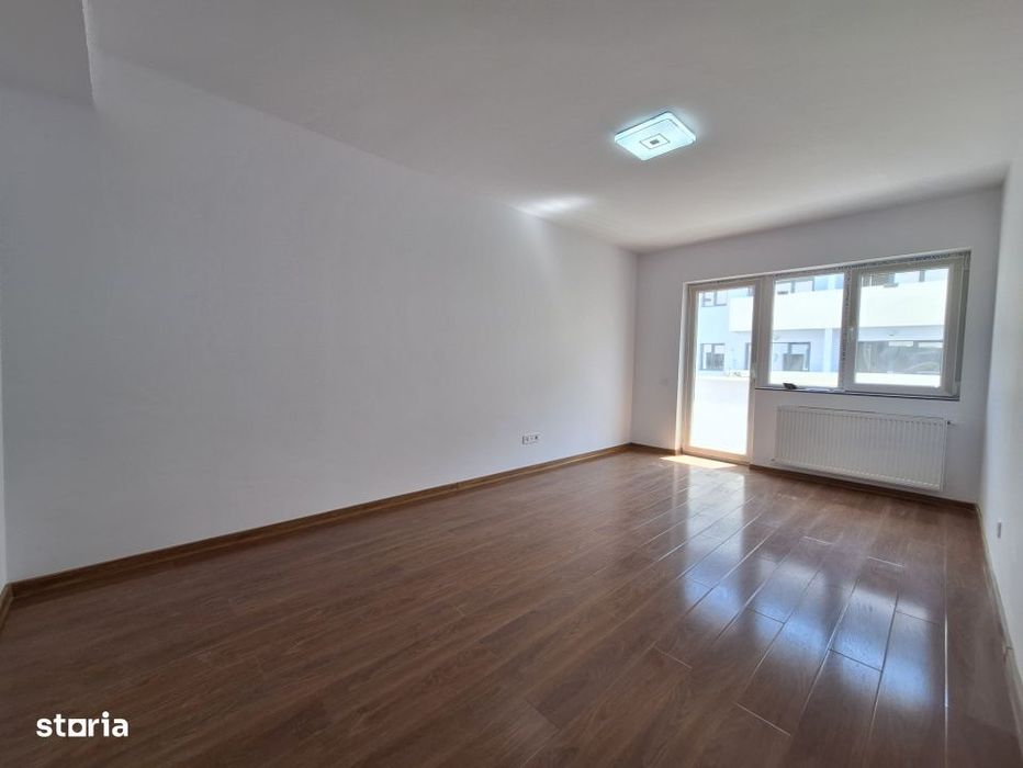 Apartament cu 3 camere, 55 mp, balcon, zona Terra