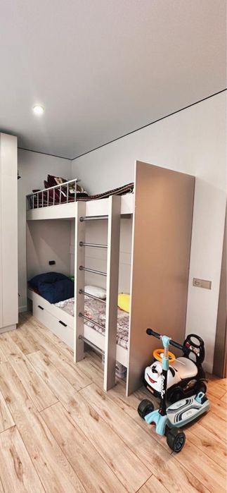 Двухьярусная кровать