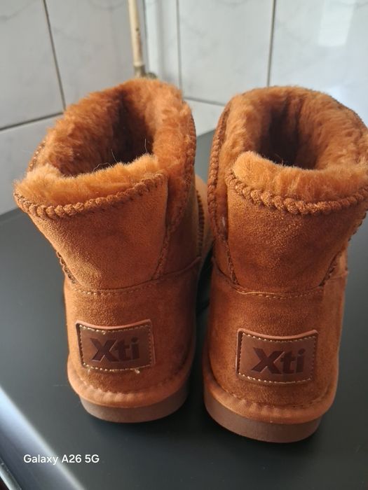 Vînd cizme dama UGG Xti  număr  41