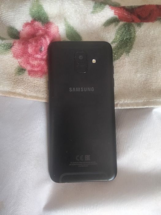 Samsung телефон в хорошем состояний