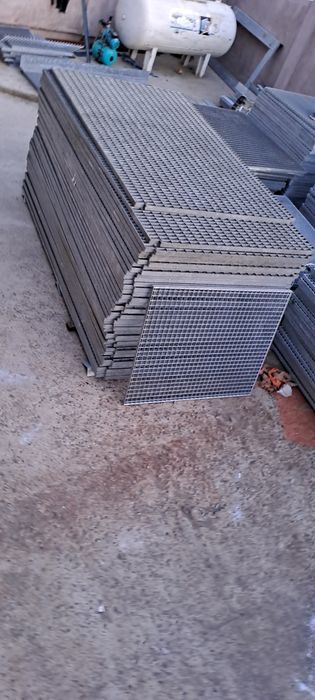 Grilaje-trepte zincate 125x27