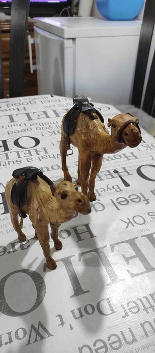 Семейство камили от естествена кожа