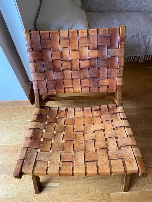 Vand scaun piele, cu picioare din lemn exotic