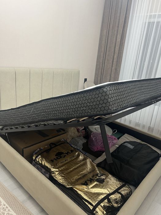 Спальный кровать