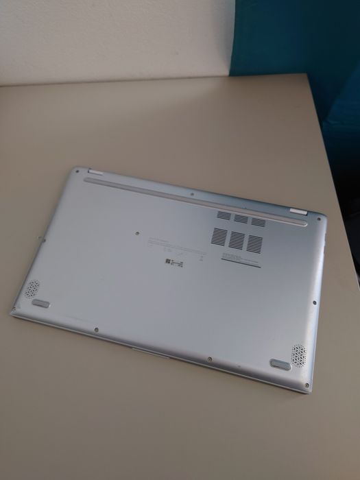 Asus Vivibook 17. Ryzen 5.. SSD + 1 Tera.. 17,3 inch