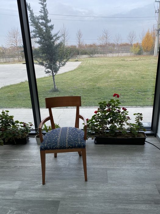 Scaune moderne, diverse modele și culori – stare foarte bună