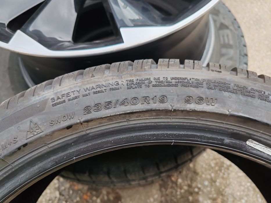 235/40/19 - Bridgestone