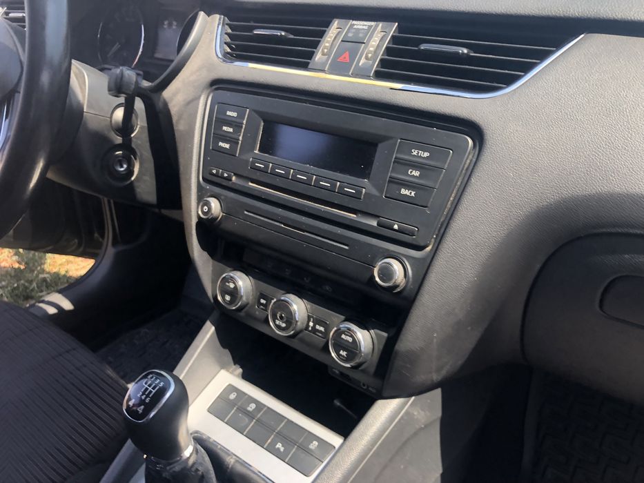 Haion Hayon usa spate Skoda Octavia 3 negru 2.0 CFKC 4x4 150 cp