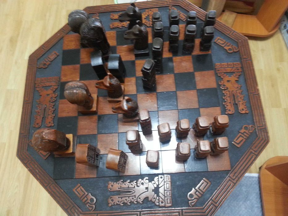 Joc de sah cu masa sculptat manual