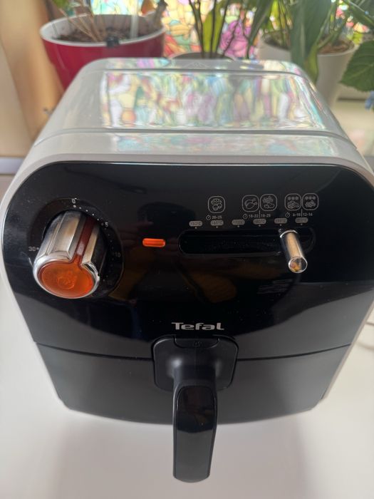 Friteuza TEFAL cu aer cald
