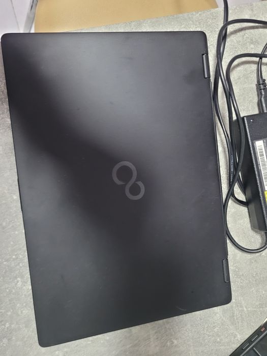 Leptop fujitsu LifeBook U9311x  2 în 1 13 inchi toch cu procesor i5 1135G7
