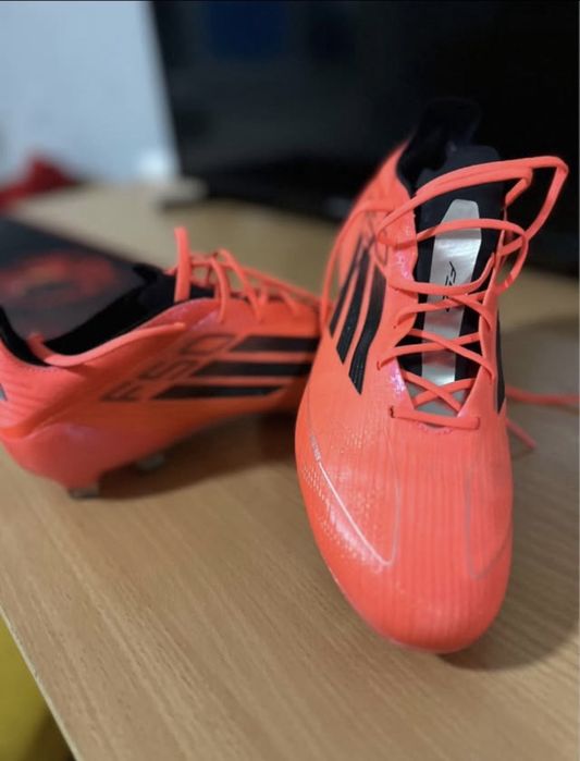 Ghete de fotbal F50 elite