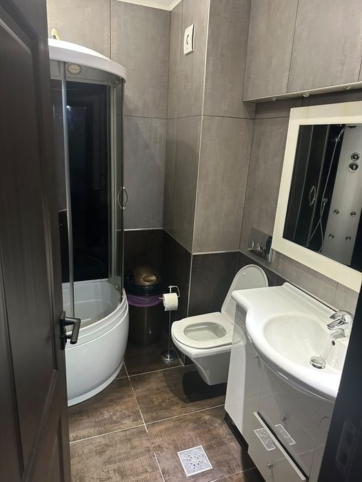 Inchiriez apartament