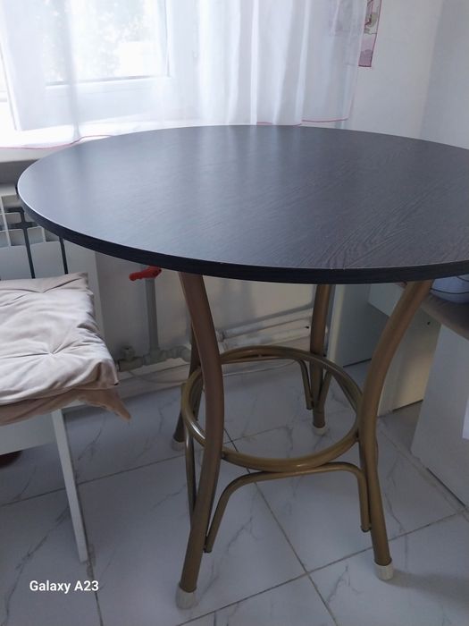 Продам стол кухонный