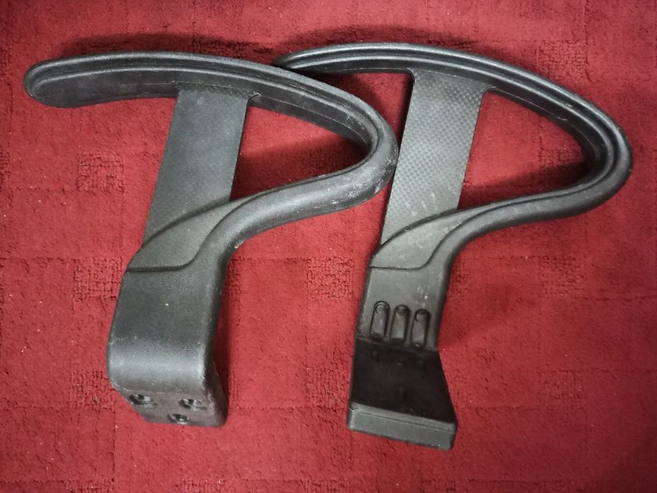 Продавам подлакътници и резервни части  за офис стол