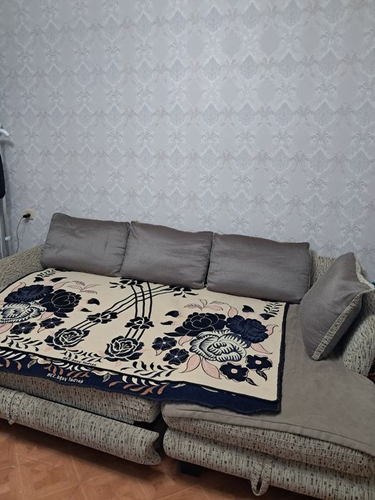 Продам диван б/у.Самовывоз  10.000