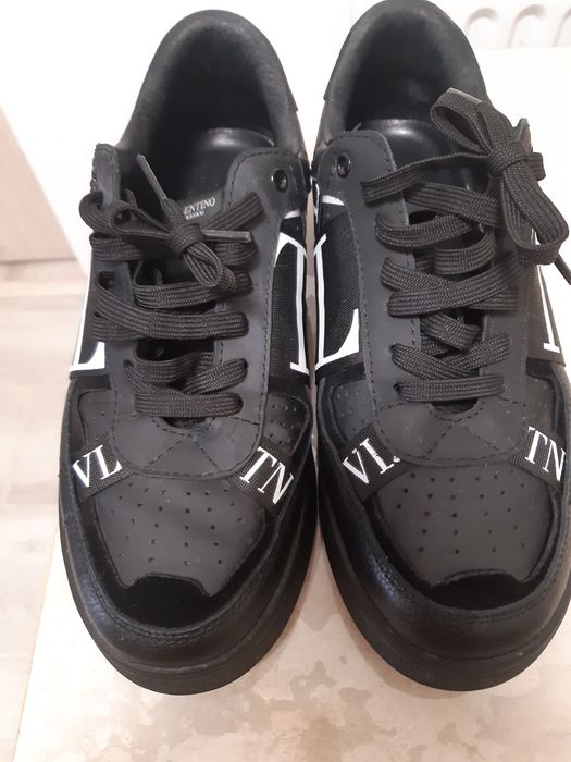 Adidasi piele Valentino nr 40