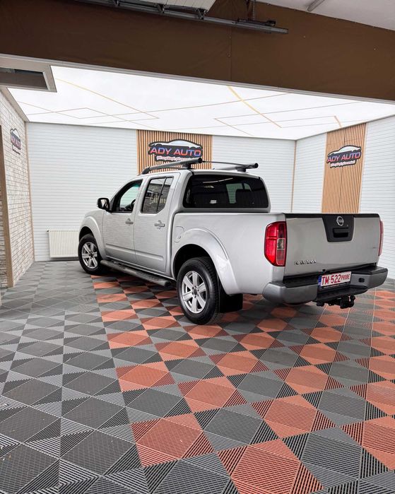 NISSAN NAVARA 2,5 Tdi , 4x4 la buton , Clima , Navi , Scaune incalzite , Trapa , RAR+ITP