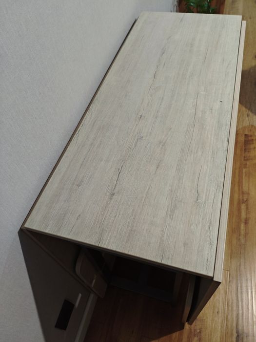 Продам стол книга