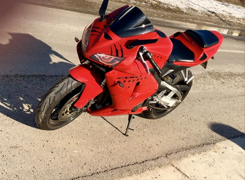 Motocicleta Honda CBR 600 RR