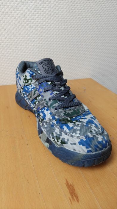 Продаются кроссовки тактические