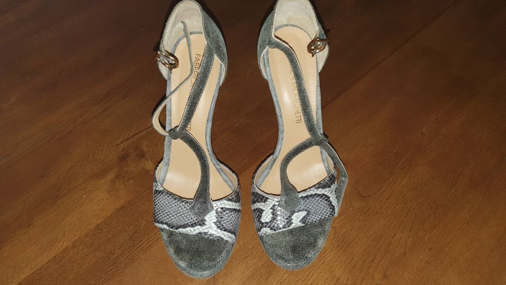 Sandale din piele cu toc