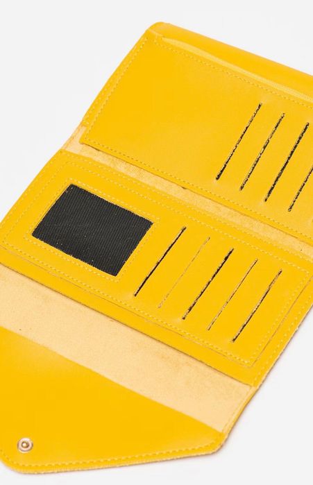 Ново дамско портмоне