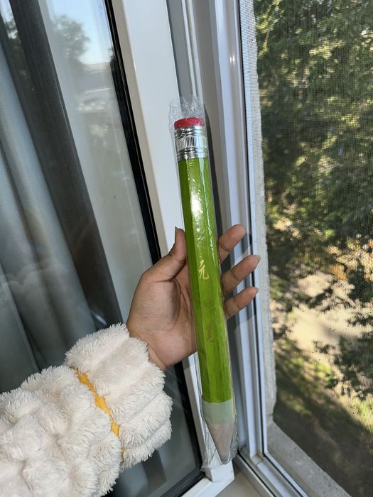 Продам большой китайский карандаш.