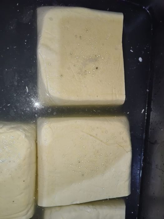 De vânzare telemea de vaca