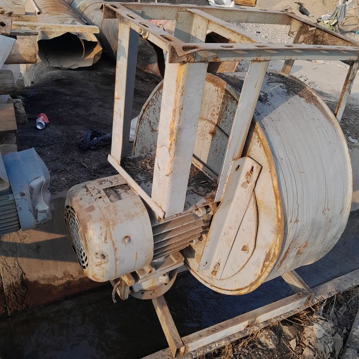 Вытяжка движок мощный 3 фазный 380вольт  2 шт