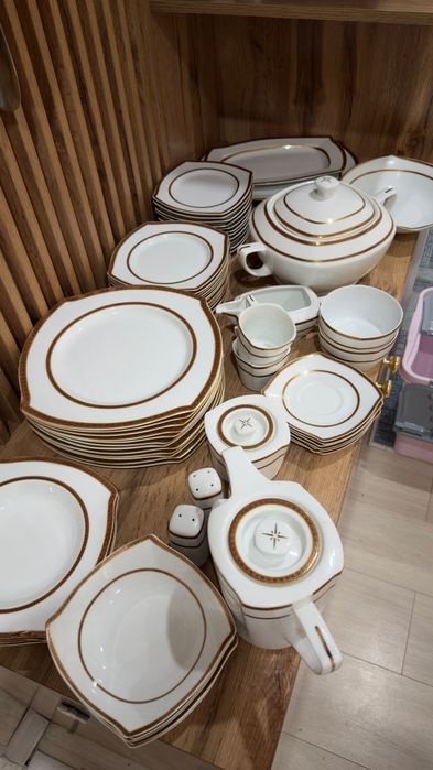 Сервиз столовой  продам
