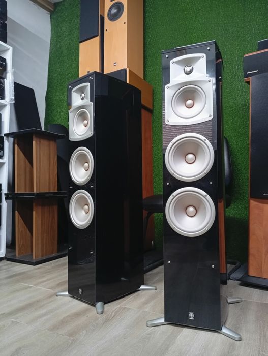 Тонколони YAMAHA NS-555 Black piano liqueur