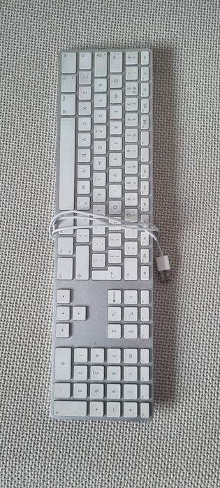 Tastatura Apple albă