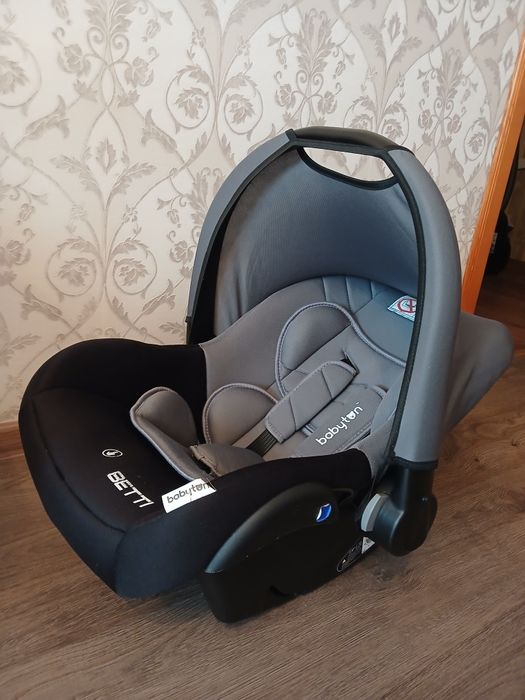 Продам автолюльку (автокресло)
