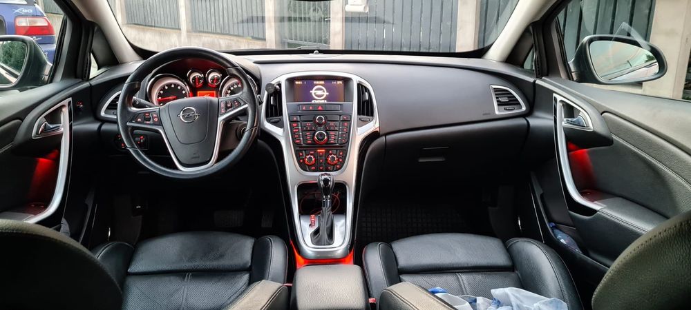 Vând Opel Astra J GTC