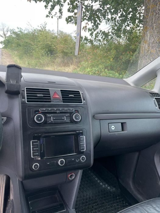 Volkswagen Touran 2011 • Diesel • Spațios • Îngrijit